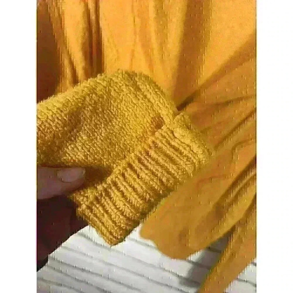 Pilcro Womens Size XS Yellow Long Sleeve Button Up Sweater Collared Oversized - Picture 5 of 6